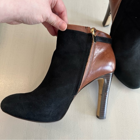 Banana Republic Women’s Black & Brown Leather Heeled Booties Size 8M GUC - Picture 3 of 11